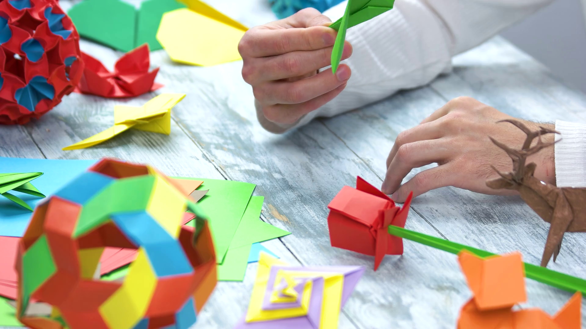 Crane Origami Video Making Paper Crane At Workshop Origami Lessons Paper Folding Art Beautiful Hob And Fun Activity