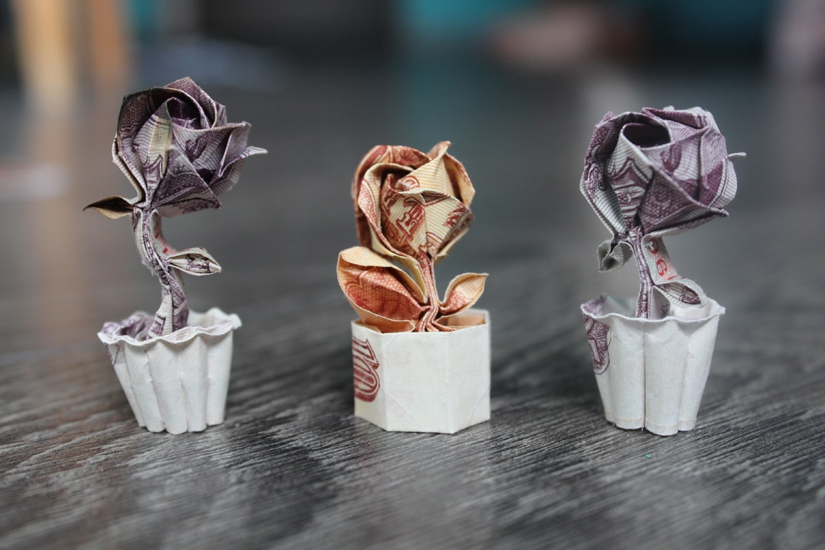 How To Make An Origami Rose Out Of Money 22 Awesome Origami Models Folded Using Paper Money