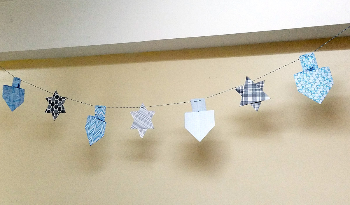 How To Make An Origami Star Of David Hanukkah Garland Origami Moms And Crafters