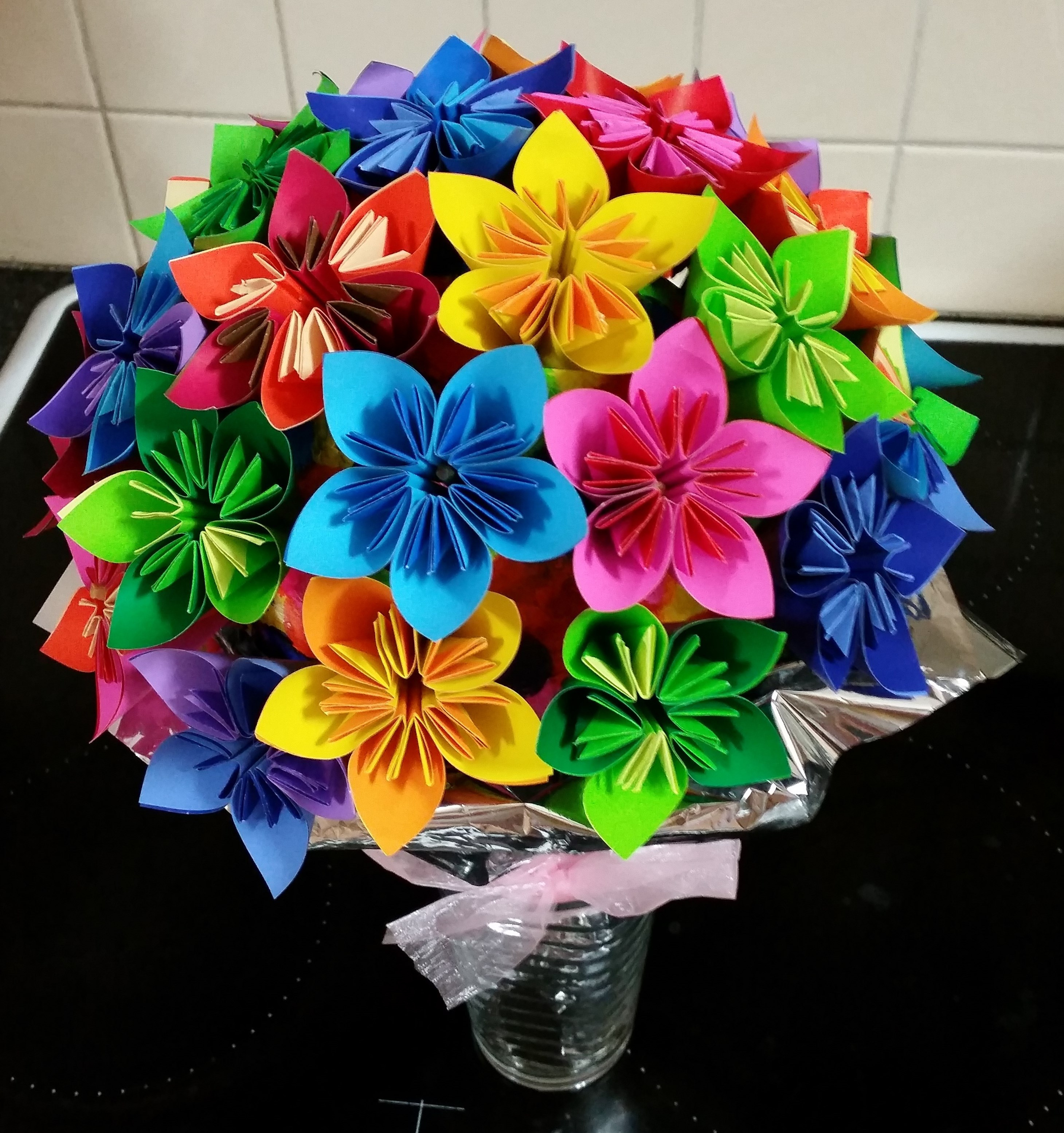 Поделка цветы. Поделки из бумаги цветы. Оригами цветок. Объемный букет из бумаги. Оригами красивый цветок