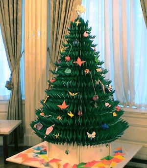Origami Christmas Tree Life Size Origami Christmas Tree This Tree Took Three Mont Flickr