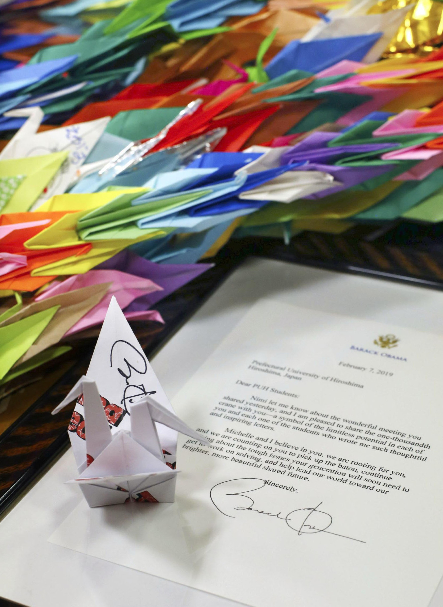Origami Letter E Hiroshima Students Receive Origami Crane A Symbol Of Peace From