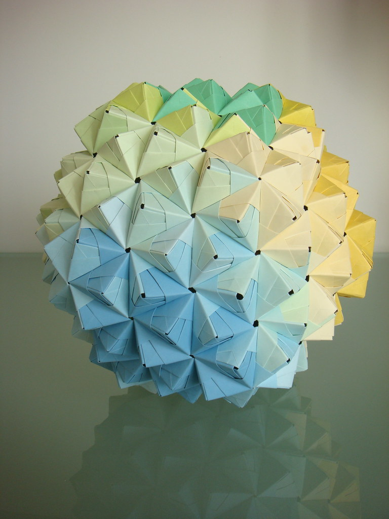 Origami Modular Ball Modular Sonobe Origami Ball Blue Geen Yellow 270 Pie Flickr