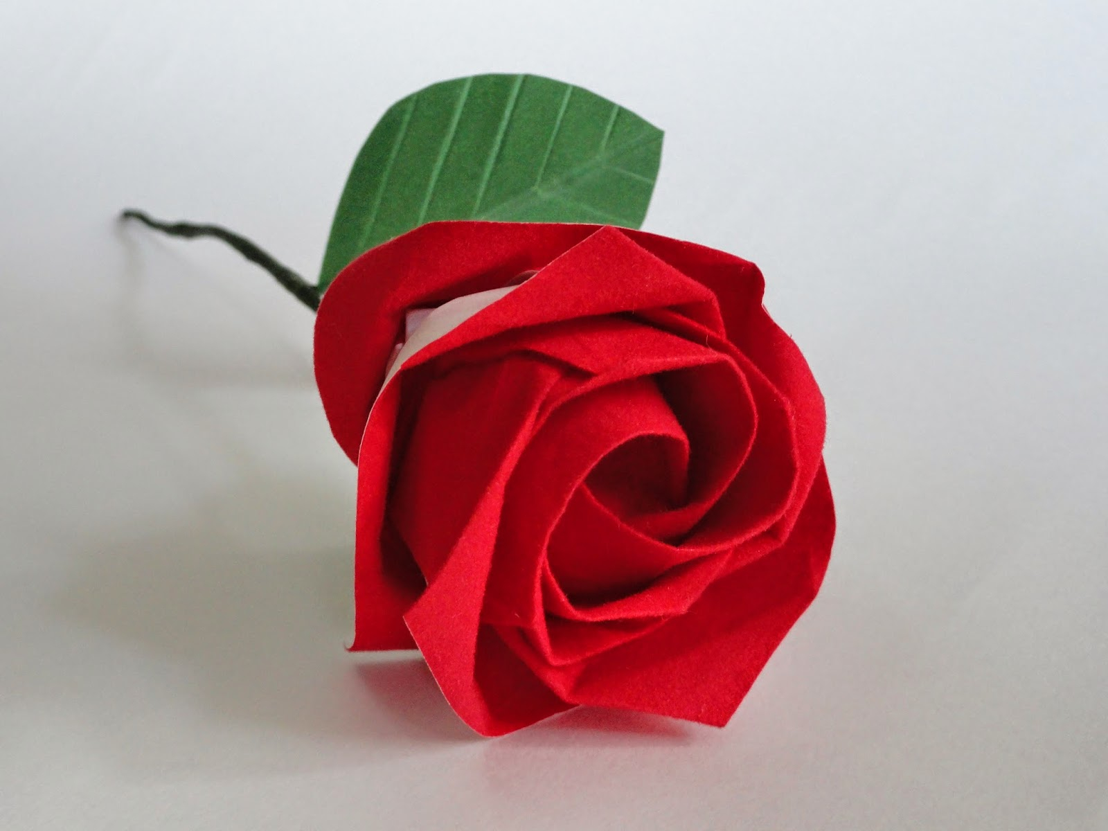 Как сделать цветы из бумаги без клея. Цветы из бумаги розы.